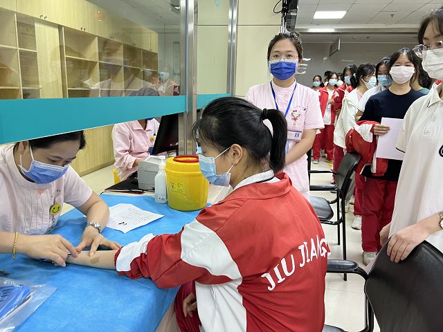 九江金安高级中学开展高一新生入学体检暨结核菌素筛查